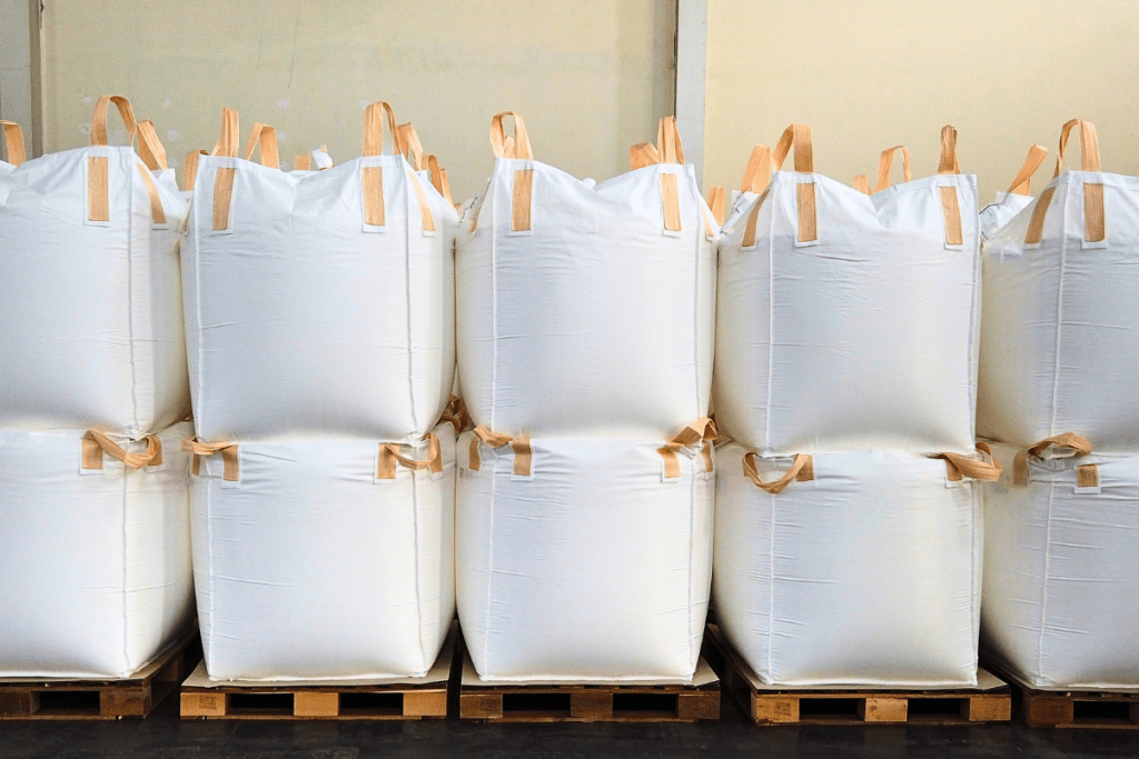 Heavy-duty FIBCs for bulk bags storage and transport of dry goods, durable, customizable, and ideal for industrial use.
