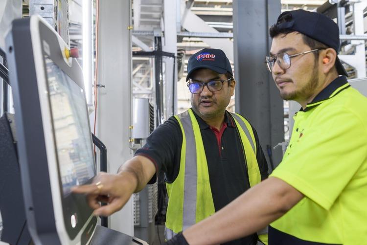 Flexibles-Worker-10-scaled